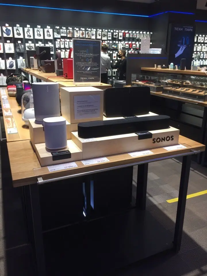 Sonos — бренд-зоны в двух городах за один день